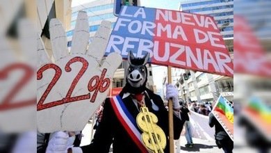 Estudiantes chilenos llevan su lucha al Congreso: reunión por dentro, rebelión por fuera