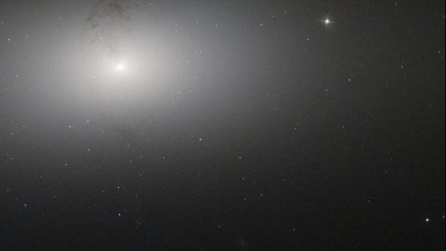 El telescopio Hubble fotografía a la 'galaxia polvorienta' en la Osa Mayor