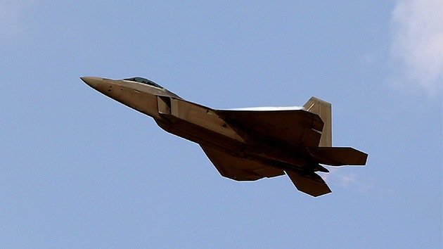 Los misiles del F-22 no podrán alcanzar los cazas rusos