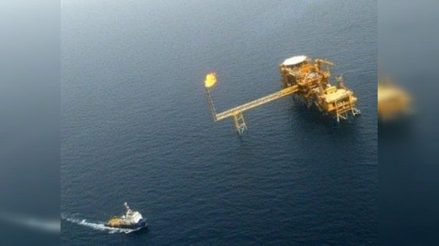 Irán predice una subida del precio del barril de petróleo hasta los 150 dólares