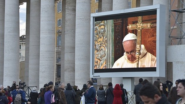 El papa Francisco oficia su primera misa en el Vaticano