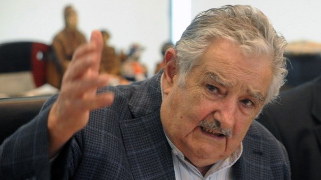 Mujica: "Los 'fondos buitre' quieren comerle el petróleo a Argentina"