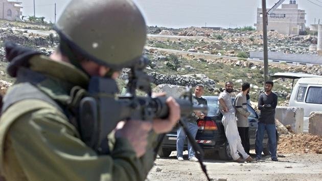 Acusan a soldados israelíes de matar a un chico palestino de 14 años "a sangre fría"
