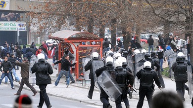 Fotos: Enfrentamientos con la Policía en Macedonia dejan decenas heridos