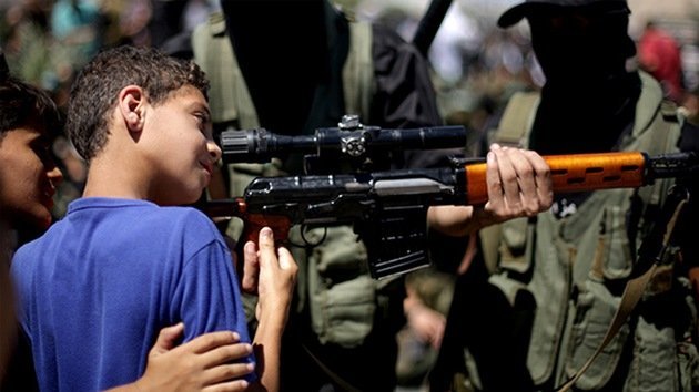 "Alá te ha escogido": Yihadistas en Siria reclutan a niños para combates y ataques suicidas