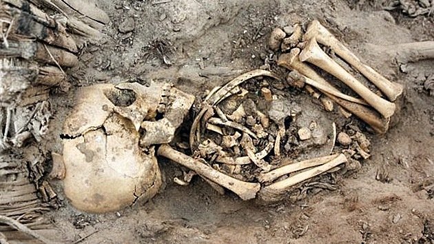 Macabro 'nacimiento' arqueológico: hallan doce esqueletos de bebé en Perú