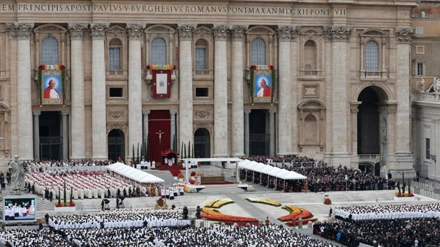Bancos y petroleras patrocinaron la ceremonia de canonización de Juan Pablo II