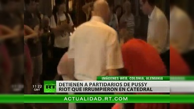 Partidarios de Pussy Riot realizan una acción en la Catedral de Colonia