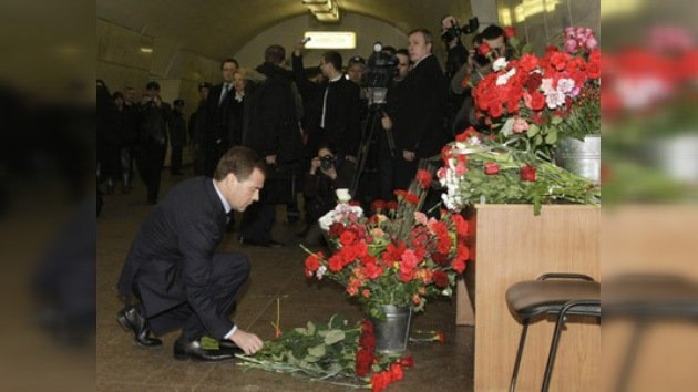 El presidente ruso honró con flores la memoria de los caídos en el metro