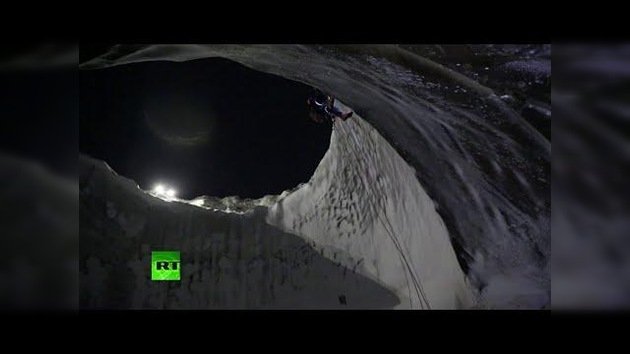 VIDEO: Científicos descienden al foso gigante de Yamal en Siberia