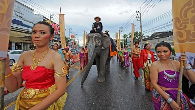 Fotos: Torneo de polo sobre elefantes en Tailanda