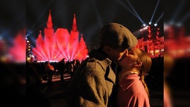 Un espectáculo de rayos láser internacional visita Moscú