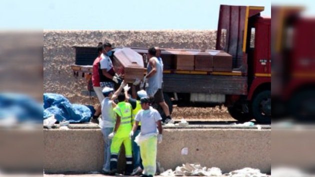 Hallan 25 muertos asfixiados en un barco en Italia