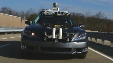 Google ve rivales por el retrovisor: Toyota presenta un coche con piloto semiautomático