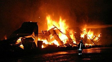 Más de 80 camellos mueren abrasados en un incendio en una granja alemana
