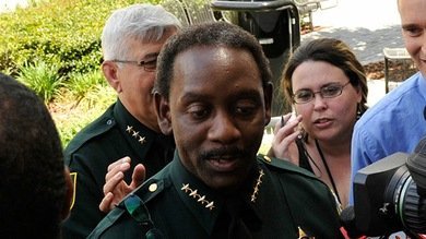 Policía de Florida balea a un afroamericano desarmado que rogaba que no lo matara