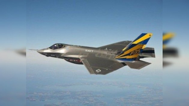 Los cazas estadounidenses F-35C aterrizan con mal pie sobre portaaviones