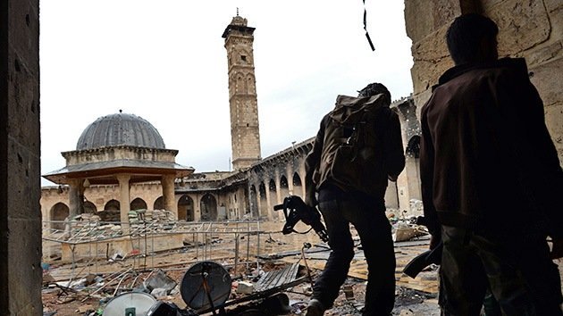 En Siria un antiguo alminar de Alepo es destruido en los combates