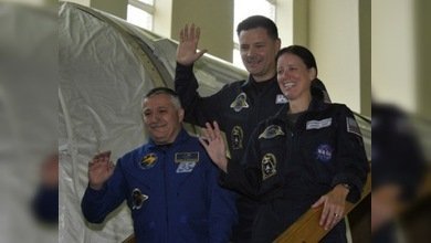 Los nuevos tripulantes, listos para el vuelo a la EEI