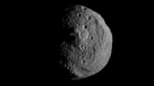 La sonda Dawn publica la primera imagen del asteroide Vesta