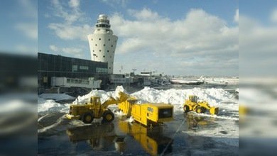 Miles de vuelos cancelados por una “monstruosa” tormenta en EE. UU.