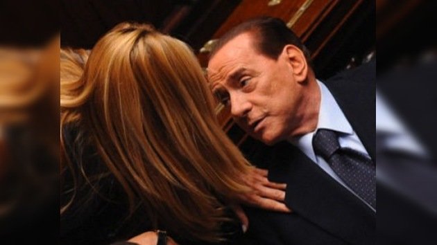 Berlusconi cambia el nombre de su partido y llama a los electores a ‘ir por las chicas’