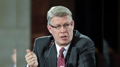 Presidente de Letonia arremete contra el Parlamento