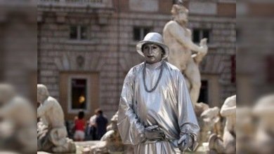 Las 'estatuas vivientes' se quedan de piedra: Roma quiere despacharlas de la calle