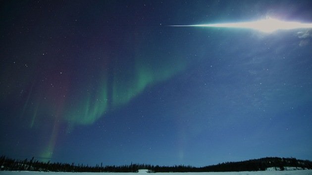 Fotos: Meteoro ilumina el cielo nocturno en Canadá