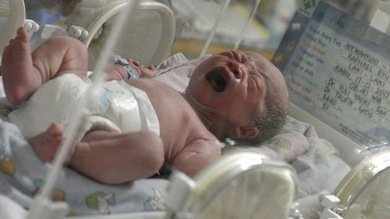 Investigan un anuncio de venta de bebés por Internet en Indonesia
