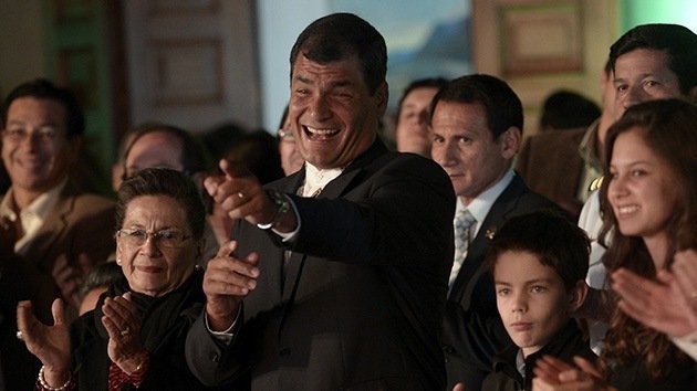 Correa gana la primera vuelta de las presidenciales