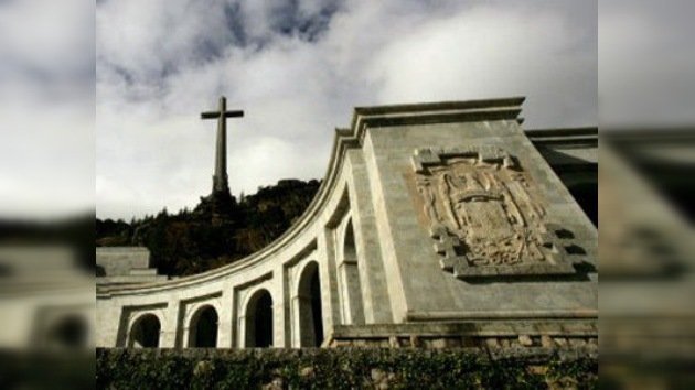 Recomiendan sacar el cuerpo de Franco del Valle de los Caídos
