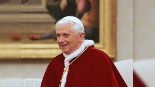 El Papa vuelve a darse un baño de multitudes tras el incidente navideño
