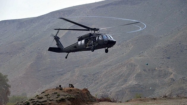 Militantes suicidas afganos atacan una base de  EE.UU.