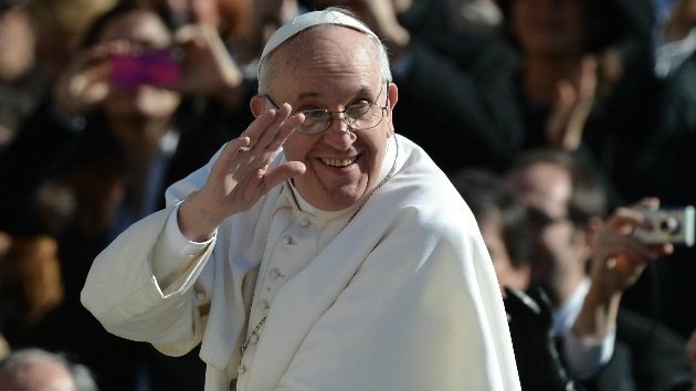 El papa se confiesa: Hizo ensayos químicos, limpió pisos y fue guardia de bar nocturno