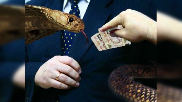Serpientes venenosas contra la corrupción en la India