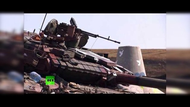 Accidente simbólico: un tanque ucraniano choca literalmente contra el "No a la guerra"