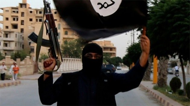 El Estado Islámico crucifica en público a un joven sirio por protestar contra la yihad