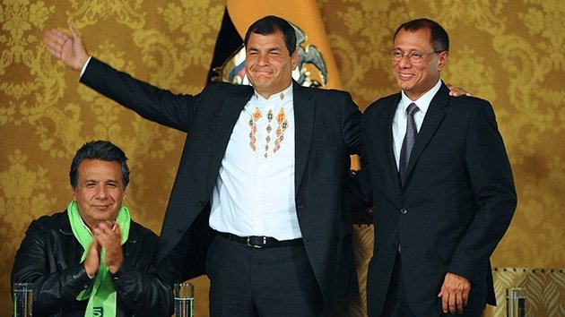 Rafael Correa recibe felicitaciones tras ser reelegido por su pueblo
