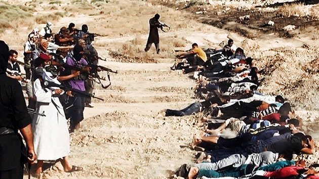 Fuertes imágenes: El Estado Islámico fusila a 30 milicianos suníes al oeste de Bagdad