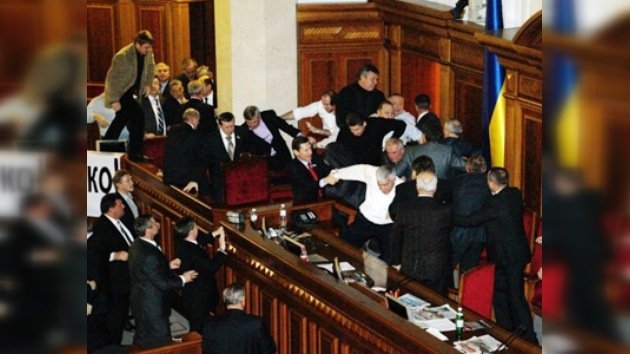 Duermen en el sitio de la pelea: el Parlamento de Ucrania