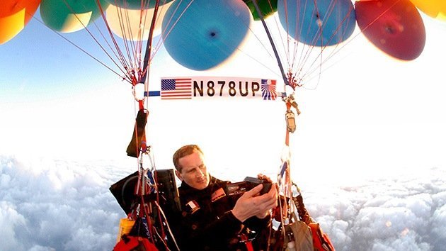 Video: Un estadounidense intenta atravesar el Atlántico con globos de helio