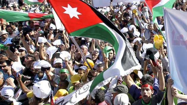 Decenas de miles se movilizan en Jordania en la mayor protesta desde la Primavera Árabe