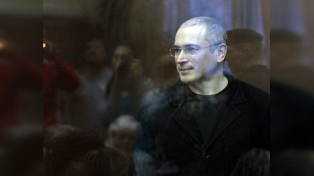 El Juez considera contradictorios los testimonios de Jodorkovski y Lébedev