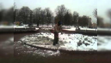 ¿Mucha nieve acumulada? Un cortacésped al rescate
