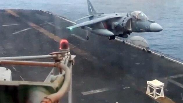 Espectacular aterrizaje al estilo 'Top Gun': Piloto evita un siniestro en cubierta de portaaviones