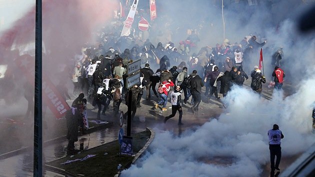 Video, fotos: La Policía turca dispersa protestas en Ankara
