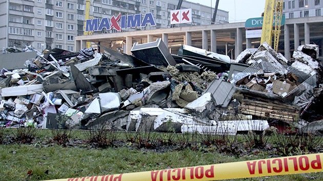 Video: Segundo derrumbe en el techo del supermercado en Riga durante el rescate