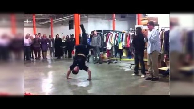 Un policía de Nueva York reta y vence a un bailarín de Break Dance