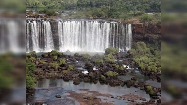 Las famosas cataratas del Iguazú se secan